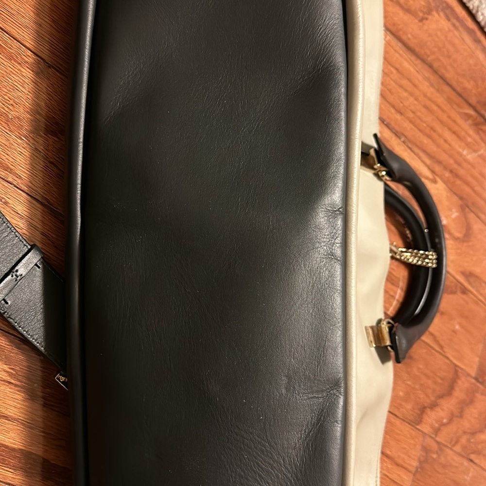 Chloé Cream Leather Shoulder Bag with Black Strap and Gold Hardware - Picture 9 of 12
